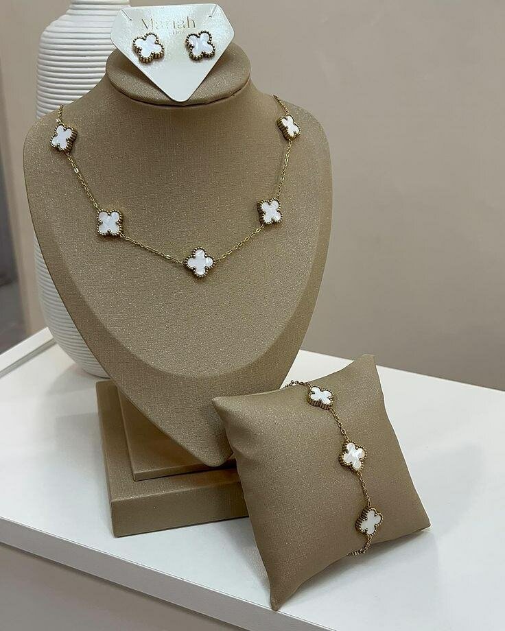 Ensemble collier et boucles d'oreilles Van Cleef