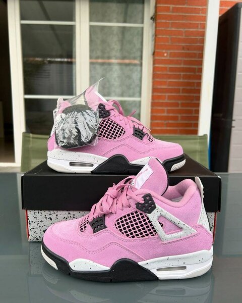 Chaussures Nike Air Jordan 4 rose