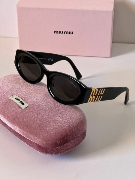 Lunettes de soleil Miu Miu élégantes