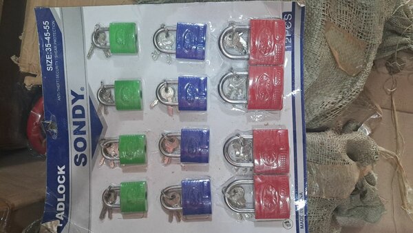 Ensemble de cadenas colorés