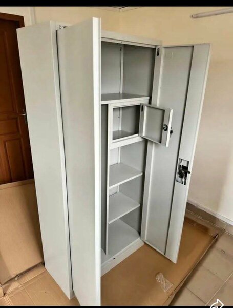 Armoire métallique sécurisée avec serrure