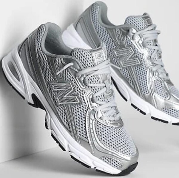 Baskets de course argentées