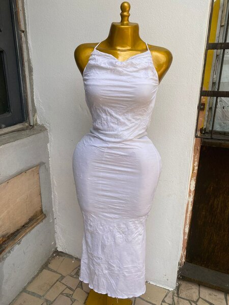 Robe blanche élégante pour femme