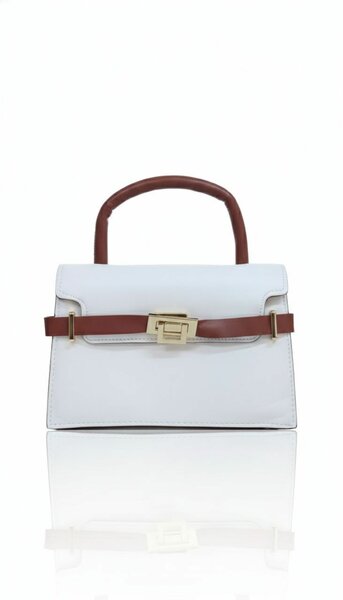 Sac à main blanc en cuir avec poignée marron