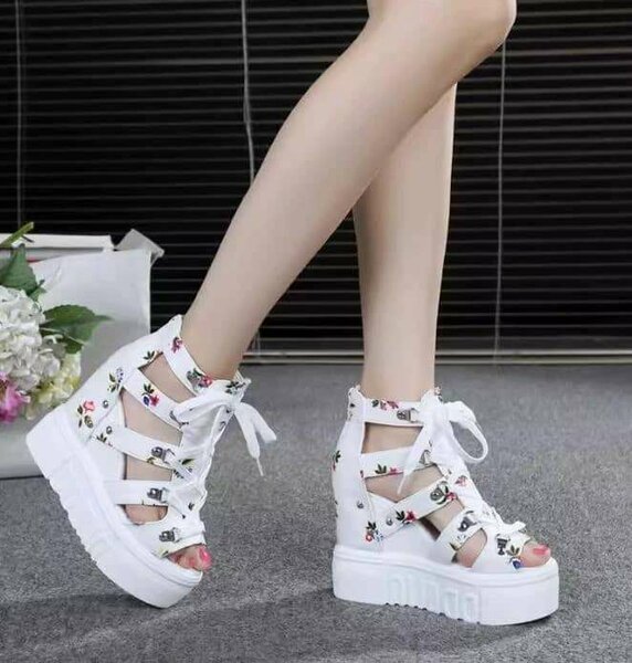 Sandales compensées tendance