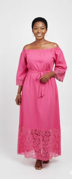 Robe longue rose à épaules dénudées