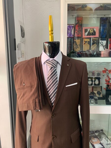 Costume élégant homme