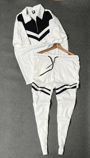 Ensemble de sport élégant