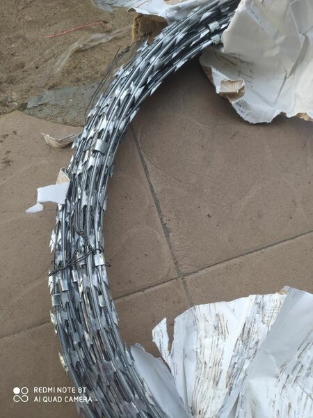 Fil de fer barbelé galvanisé