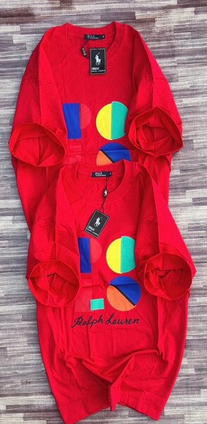 T-shirt rouge graphique