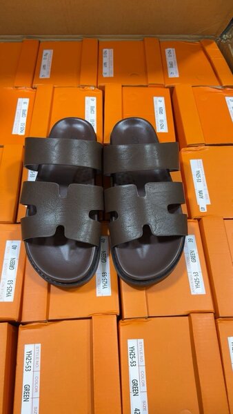 Sandales en cuir marron Hermès