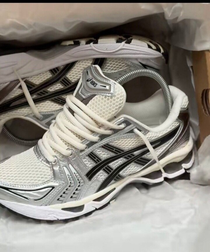 Chaussures de sport Asics blanches