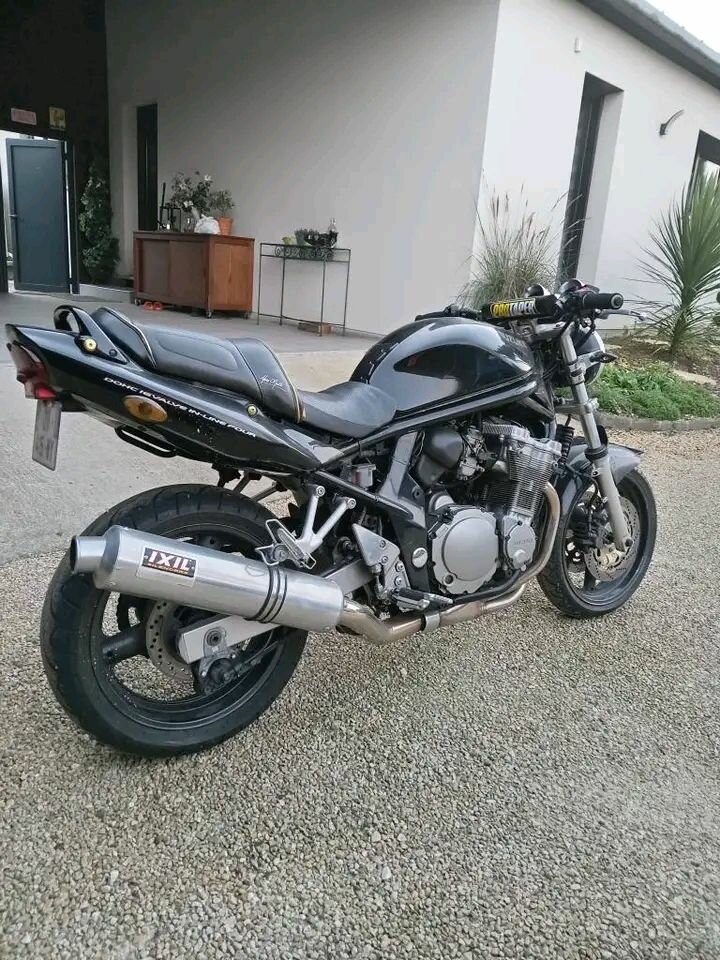 Moto Suzuki sportive