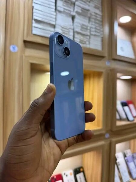 iPhone 13 simple bleu