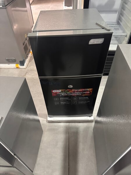 Mini réfrigérateur moderne