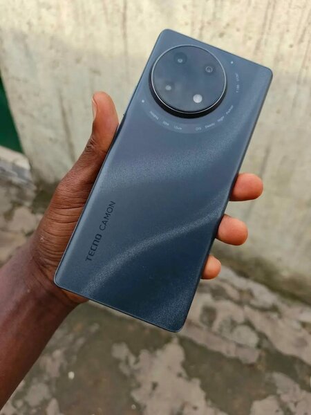 Smartphone Tecno Camon élégant