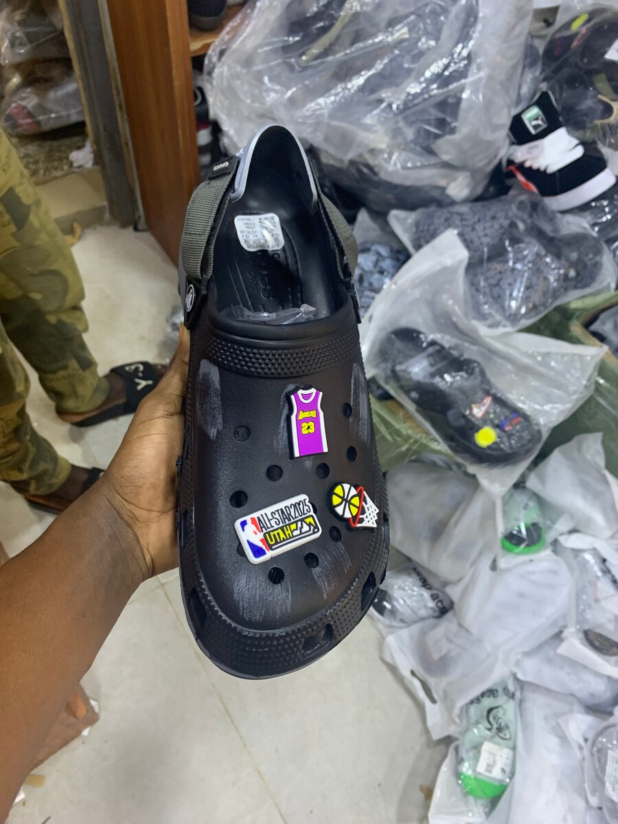 Chaussures Crocs NBA noir homme