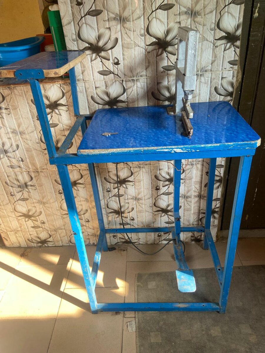 Presse manuelle à pédale