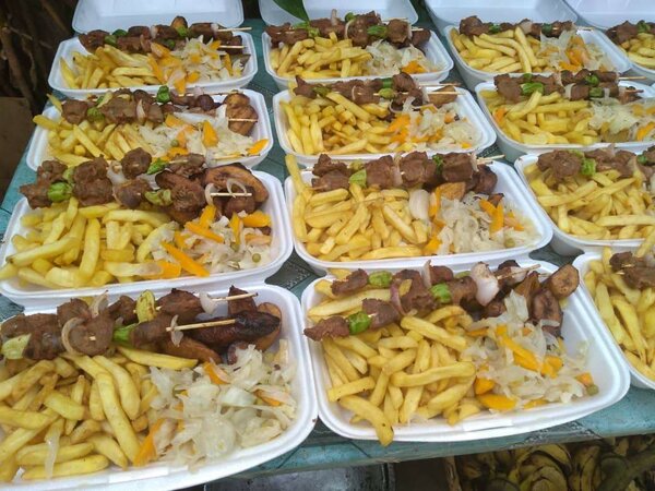 Frites au brochettes de poulet