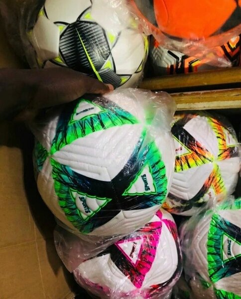 Ballon de football multicolore