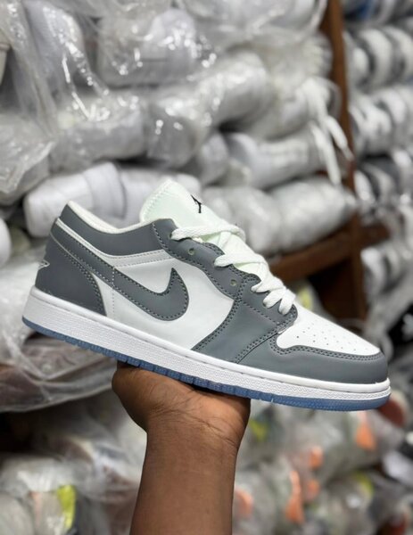 Baskets modernes en cuir