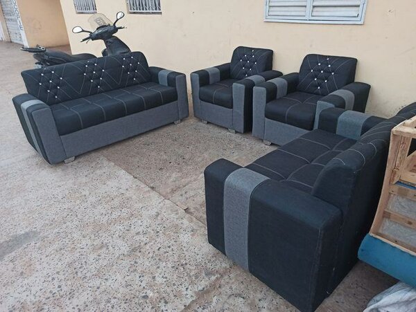 Ensemble canapé et fauteuils gris et noir