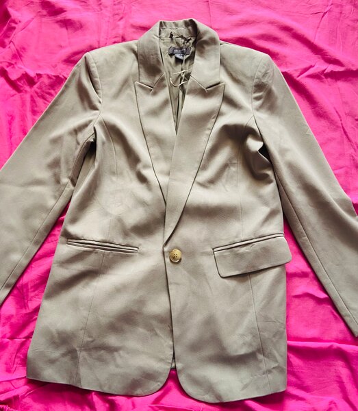 Veste de costume beige pour femme