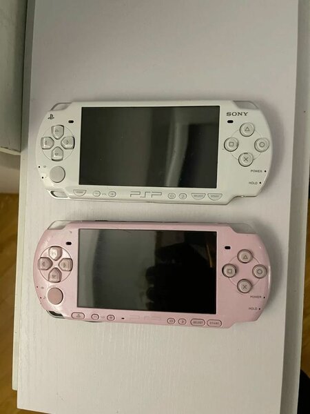 Sony PSP Slim blanche et rose