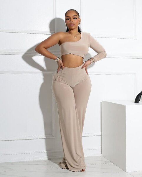 Ensemble asymétrique chic