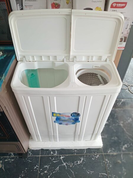 Machine à laver à double cuve