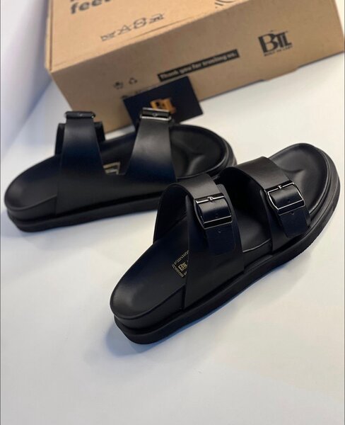 Sandales en cuir noir élégantes