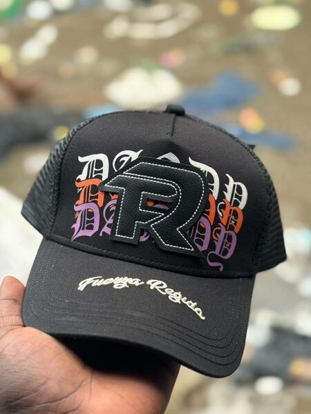 Casquette tendance "R" noire