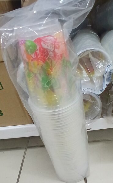 Gobelets en plastique colorés