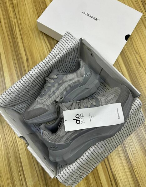 Baskets Alo Yoga Grises