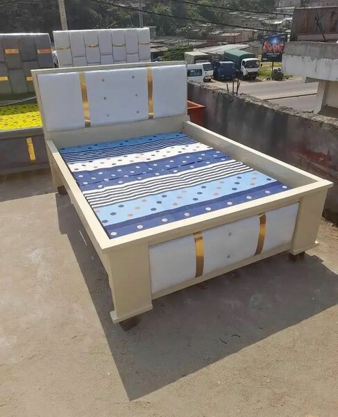 Lit moderne en tissu chic