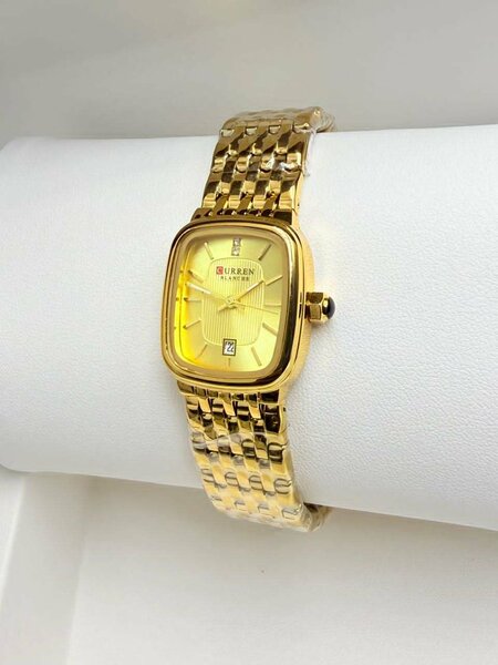 Montre Carrée Élégante Femme