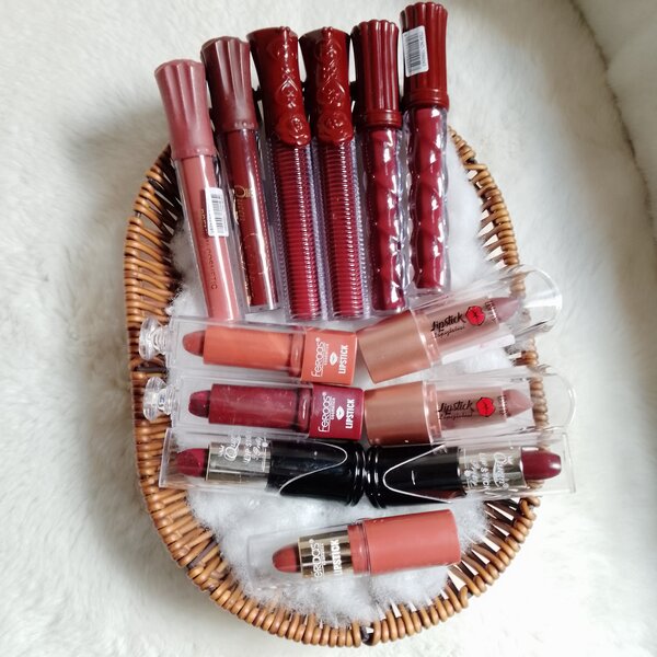 Ensemble de rouges à lèvres variés