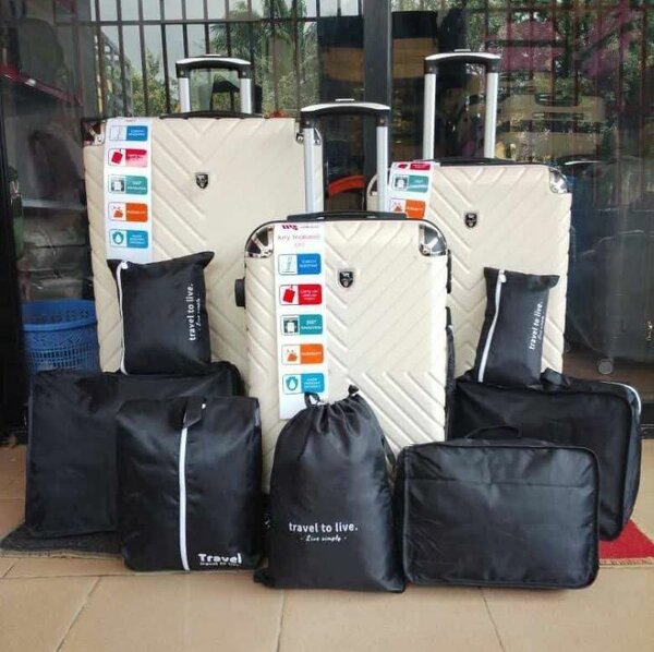 Ensemble de valises et sacs de voyage