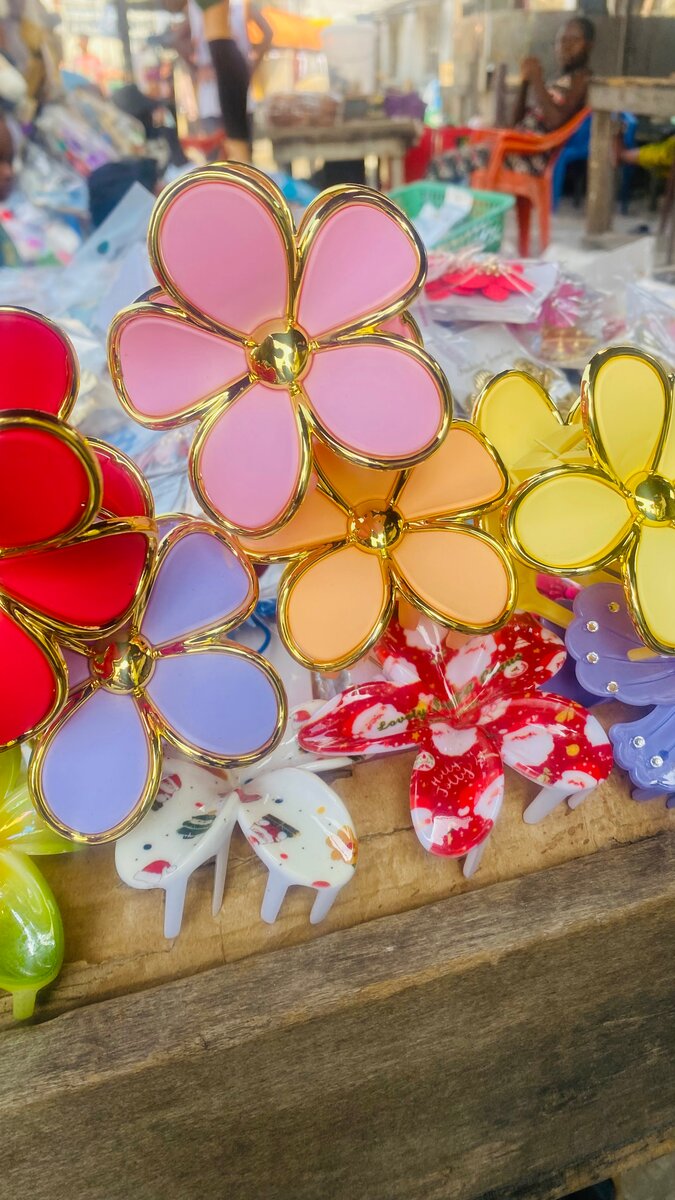 Pinces à cheveux florales colorées