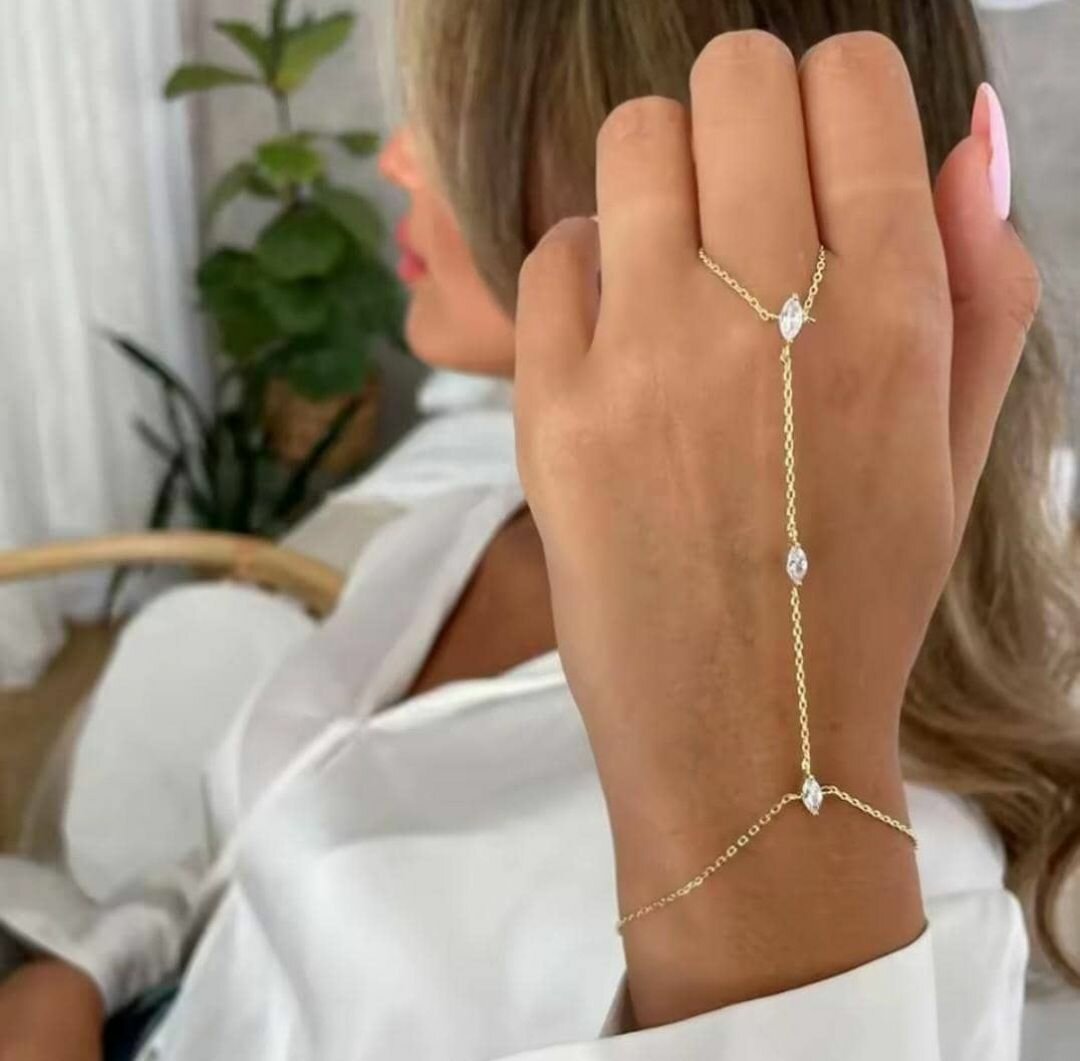 Bracelet chaîne main élégante