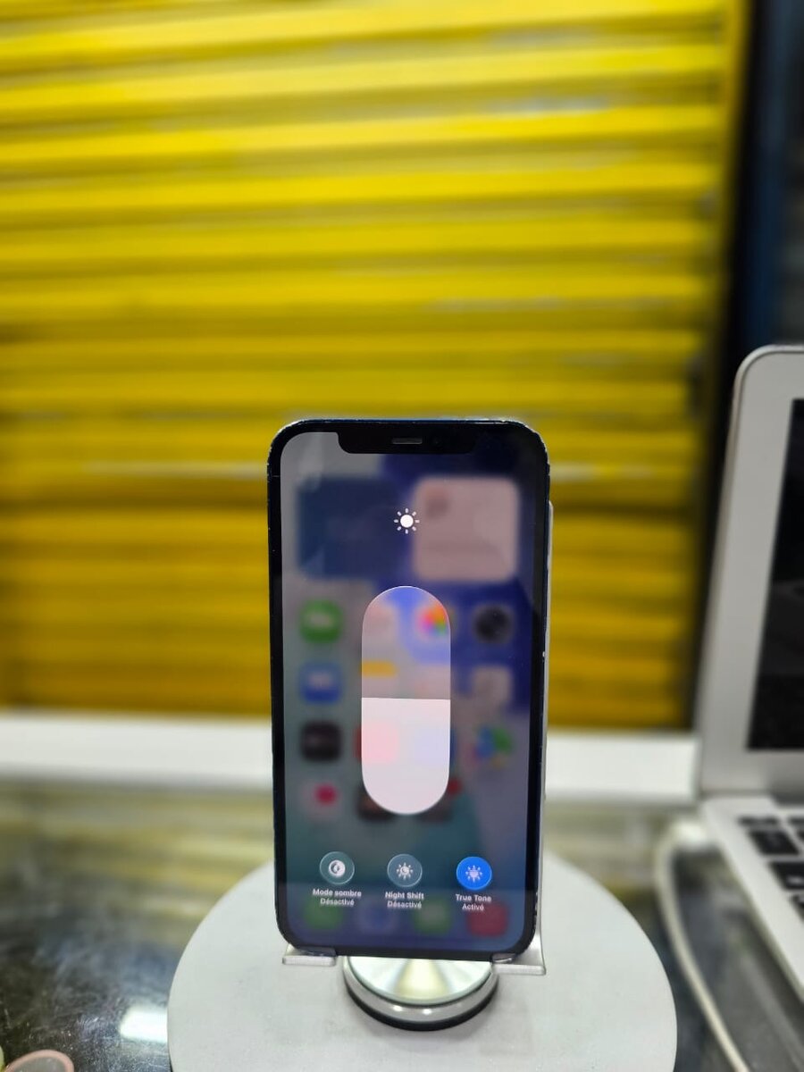 Iphone 12 64 giga fissuré