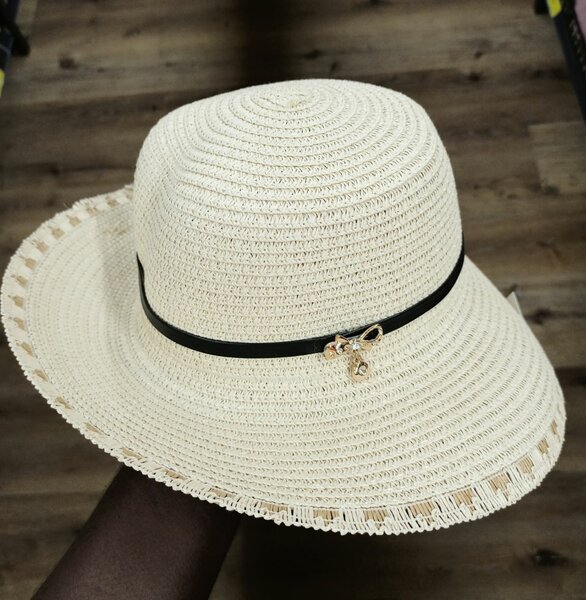 Chapeau d'été en paille élégant