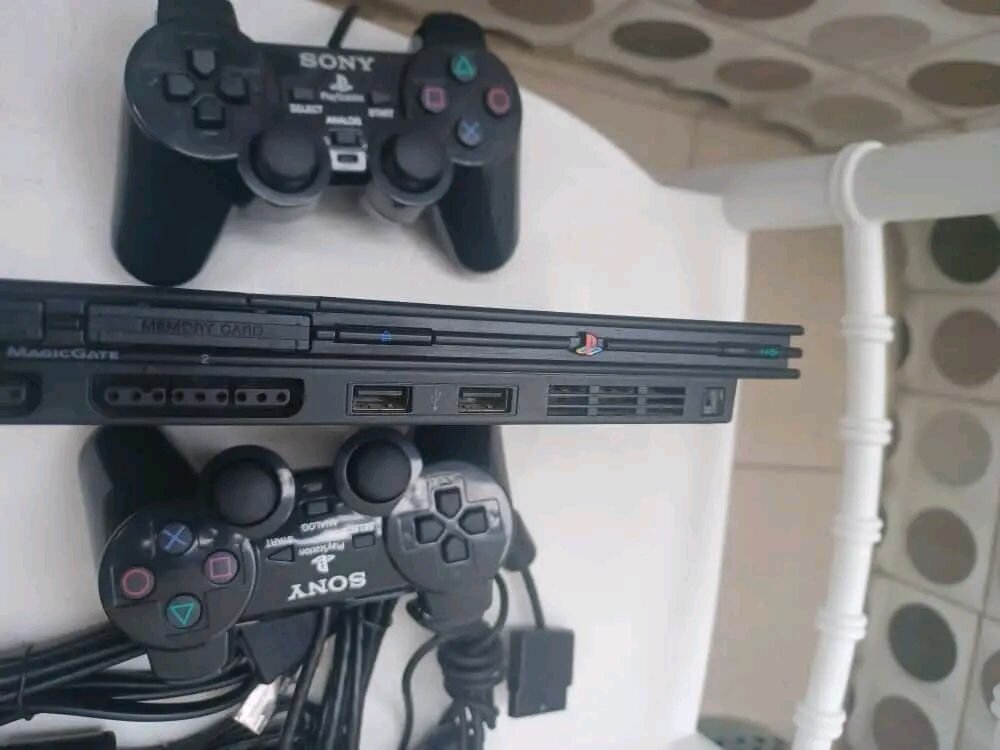 Console PlayStation 3 avec Manettes et Accessoires