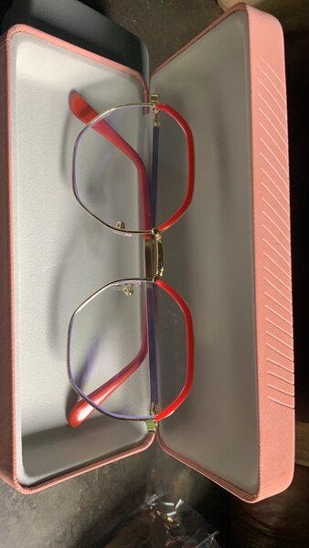 Lunettes élégantes rouges