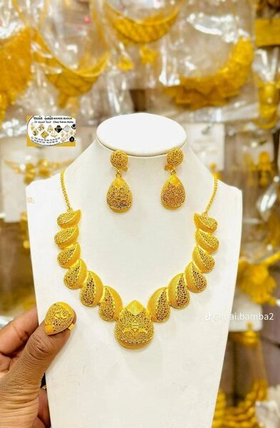 Parure dorée élégante originale