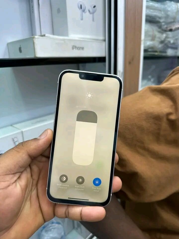 Apple iPhone 13 simple