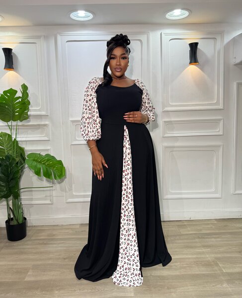 Robe élégante noire à motifs