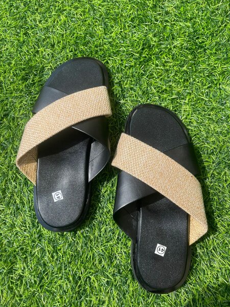 Tongs décontractées en paille