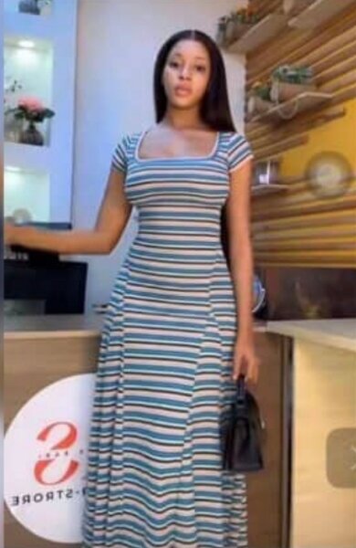 Robe longue rayée élégante