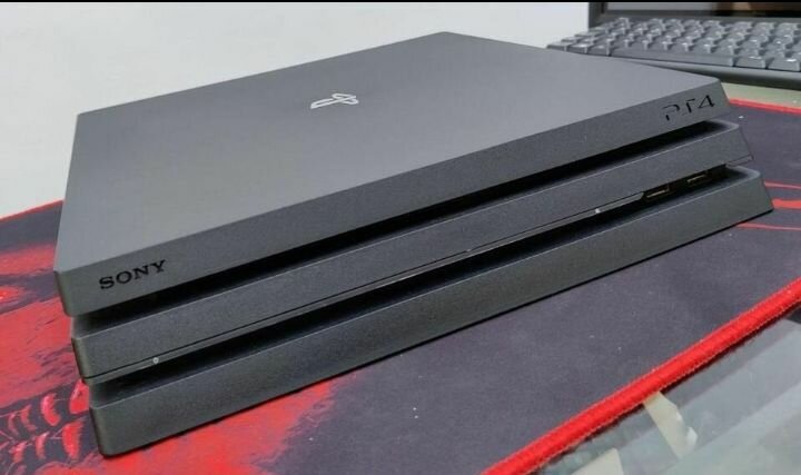 Console Sony PS4 slim 1To + manette PS4